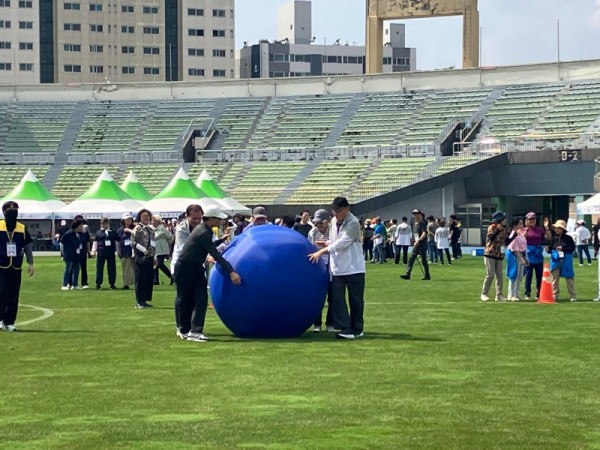 빅볼굴리기(남).jpg